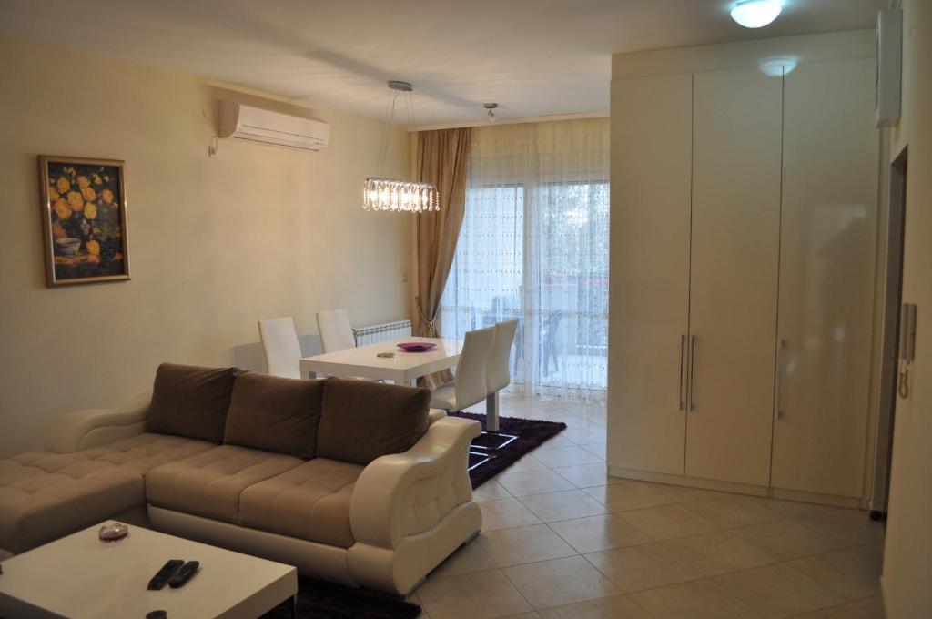 Apartments Soleado Pancevo Bagian luar foto